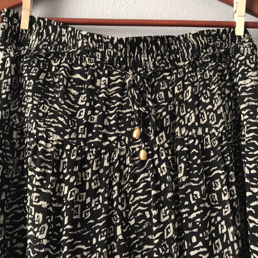 EUC LOFT Tiered Skirt w Belt